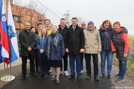 Odprtje dveh asfaltiranih odsekov javnih poti in nove kanalizacije v naselju Žale  (17)